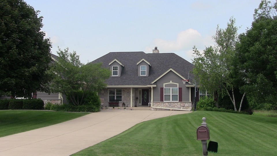 complete roofing services in Oconomowoc wisconsin